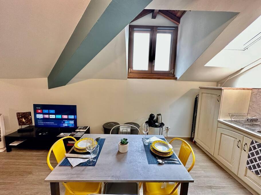 קומו 63 Passi Dal Lago In Centro By Revenue House מראה חיצוני תמונה